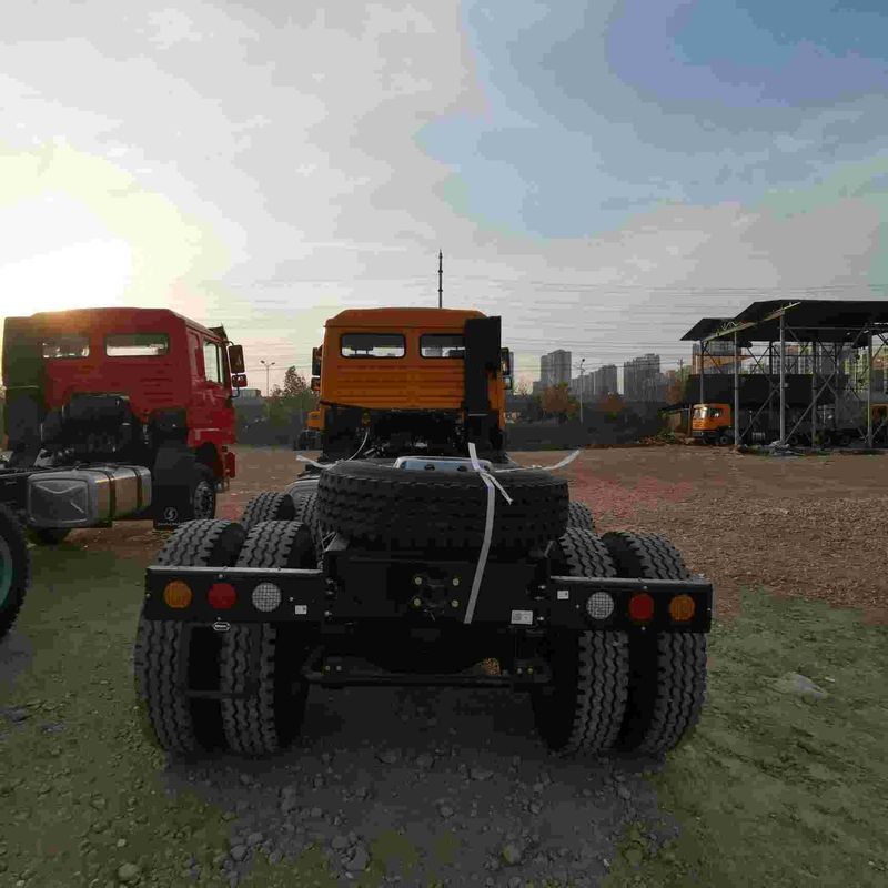 Rosso SHACMAN F3000 375HP Euro V 6 ruote motore di trattore 4x2 WEICHAI