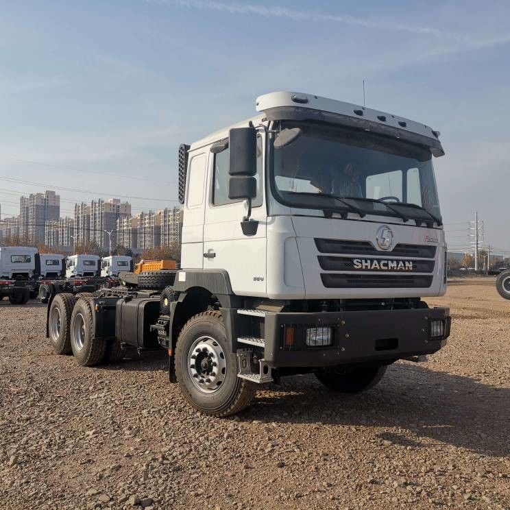 Rosso SHACMAN F3000 375HP Euro V 6 ruote motore di trattore 4x2 WEICHAI