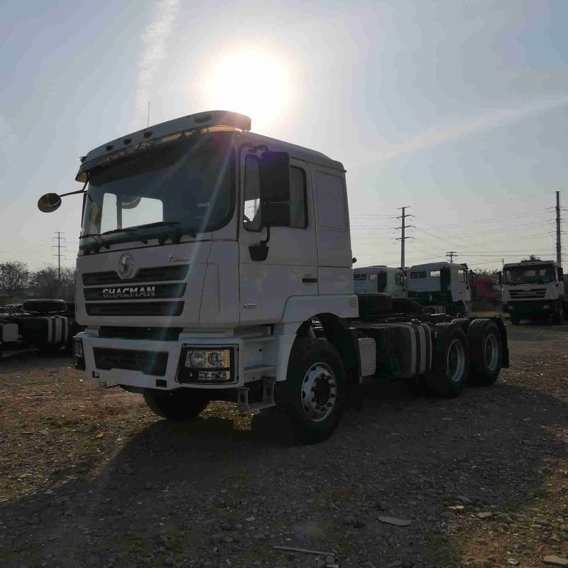 Rosso SHACMAN F3000 375HP Euro V 6 ruote motore di trattore 4x2 WEICHAI