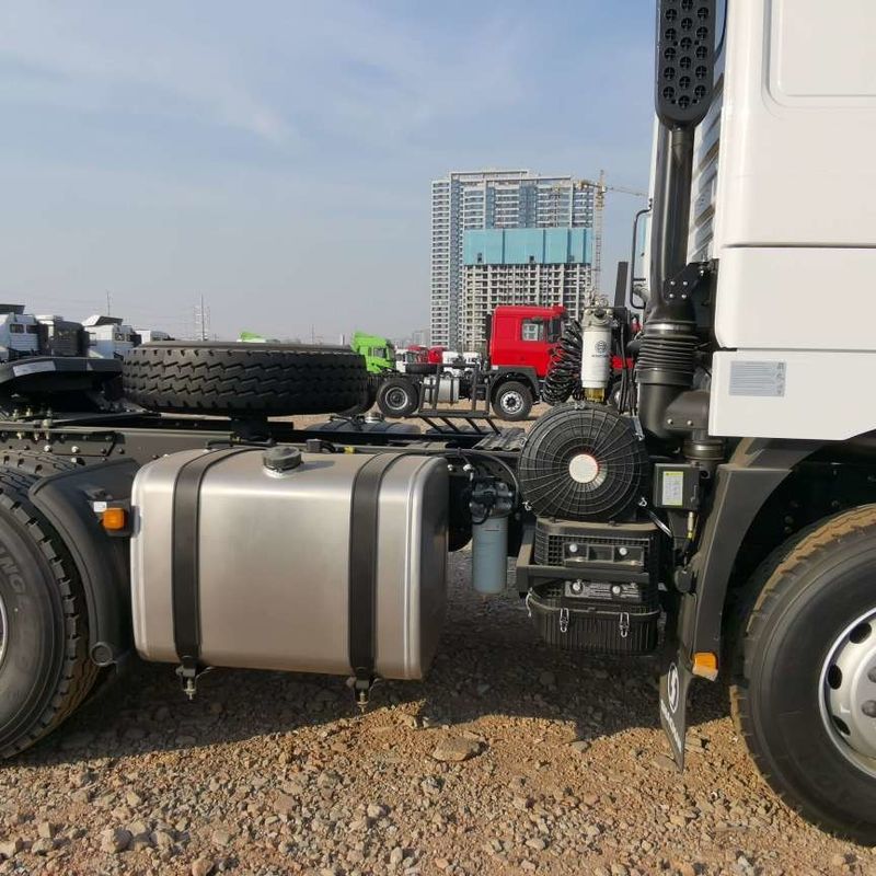 Rosso SHACMAN F3000 375HP Euro V 6 ruote motore di trattore 4x2 WEICHAI