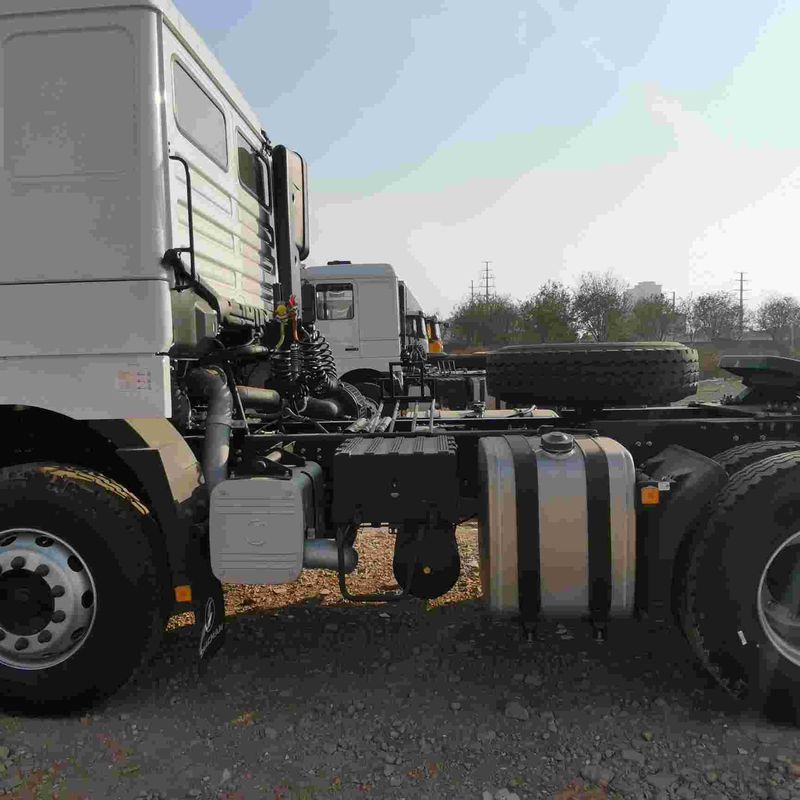 Rosso SHACMAN F3000 375HP Euro V 6 ruote motore di trattore 4x2 WEICHAI