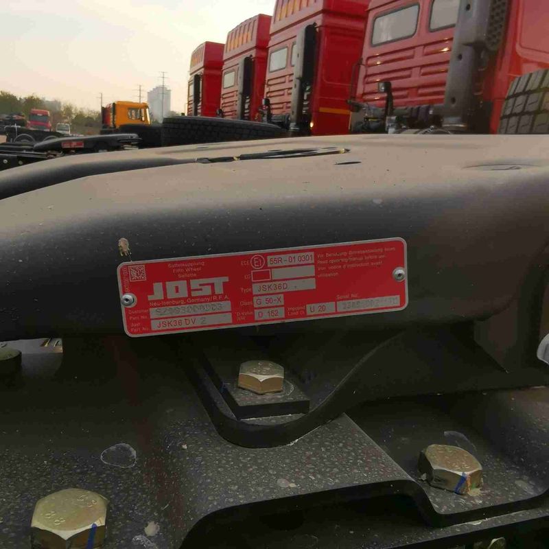 Rosso SHACMAN F3000 375HP Euro V 6 ruote motore di trattore 4x2 WEICHAI