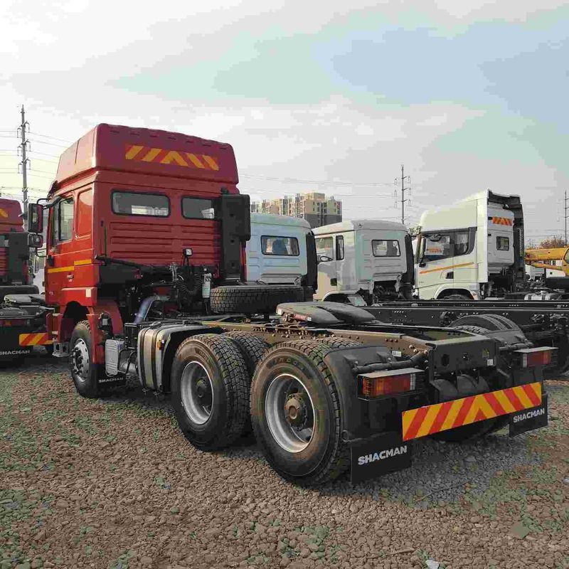 Rosso SHACMAN F3000 375HP Euro V 6 ruote motore di trattore 4x2 WEICHAI