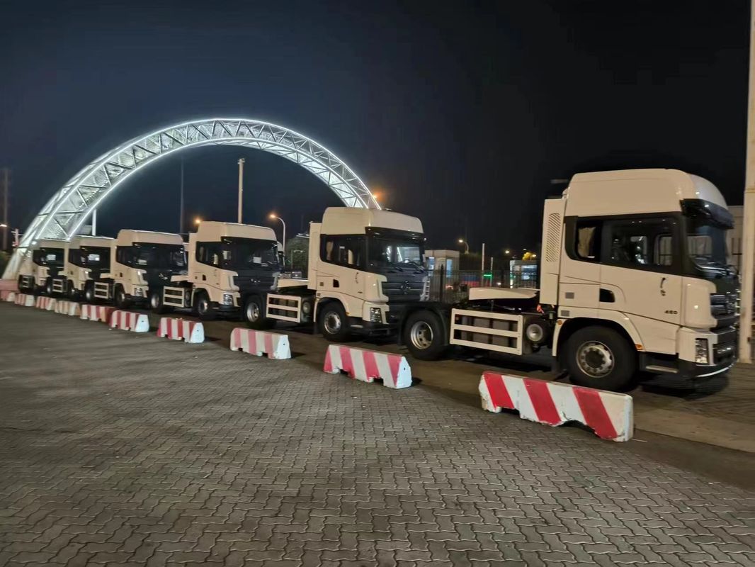 SHACMAN X3000 4x2 Traktor Truck 430 HP Eco-friendly Euro II Con 6 pneumatici