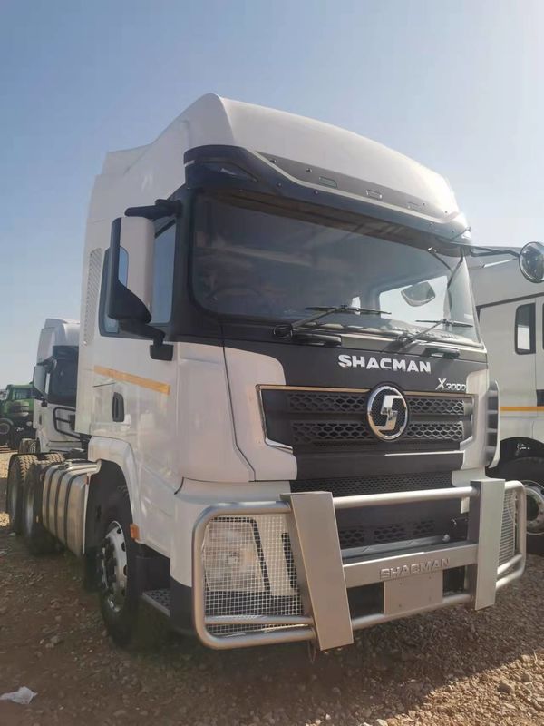 10 ruote 6X4 SHACMAN Camione trattore X3000 SHACMAN Camione trattore per la Tanzania CUMMINS ISME420 Euro3 Camione trattore da 55 tonnellate