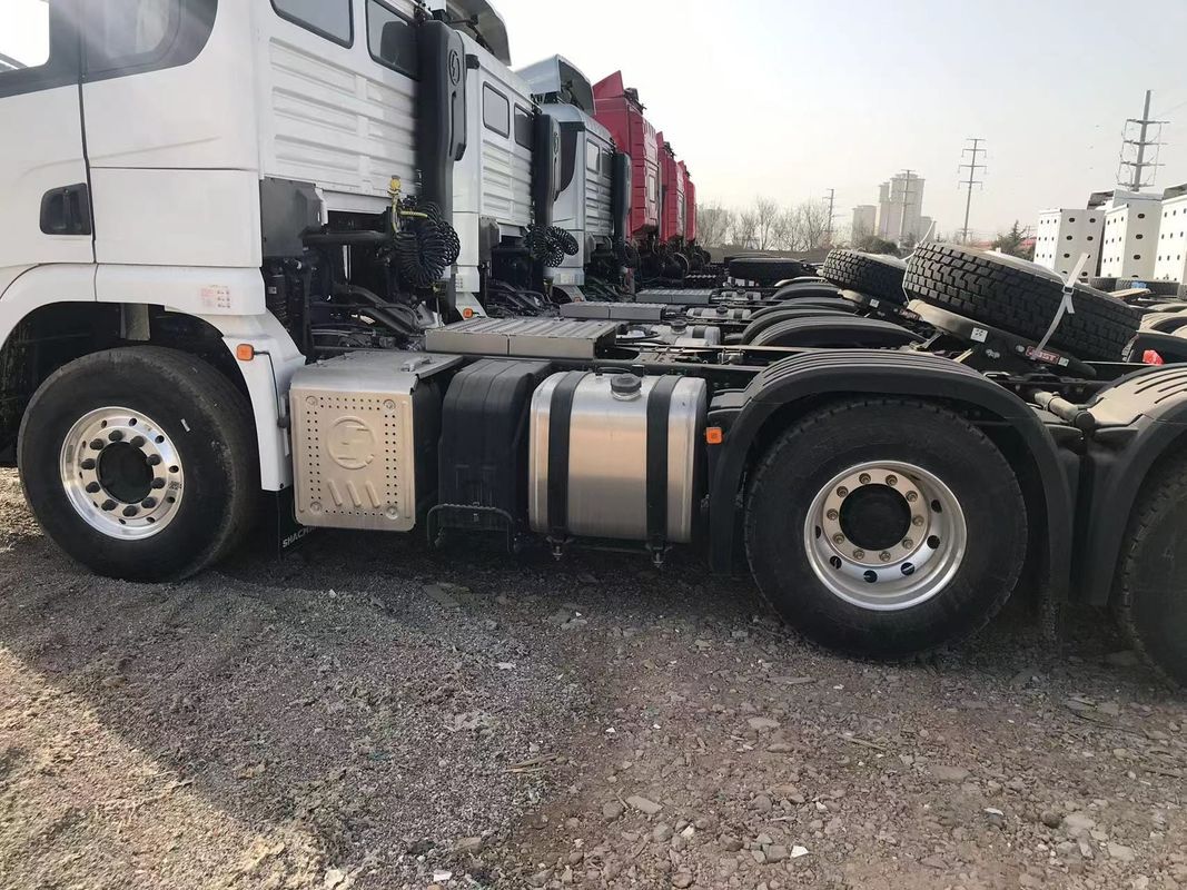 10 ruote 6X4 SHACMAN Camione trattore X3000 SHACMAN Camione trattore per la Tanzania CUMMINS ISME420 Euro3 Camione trattore da 55 tonnellate