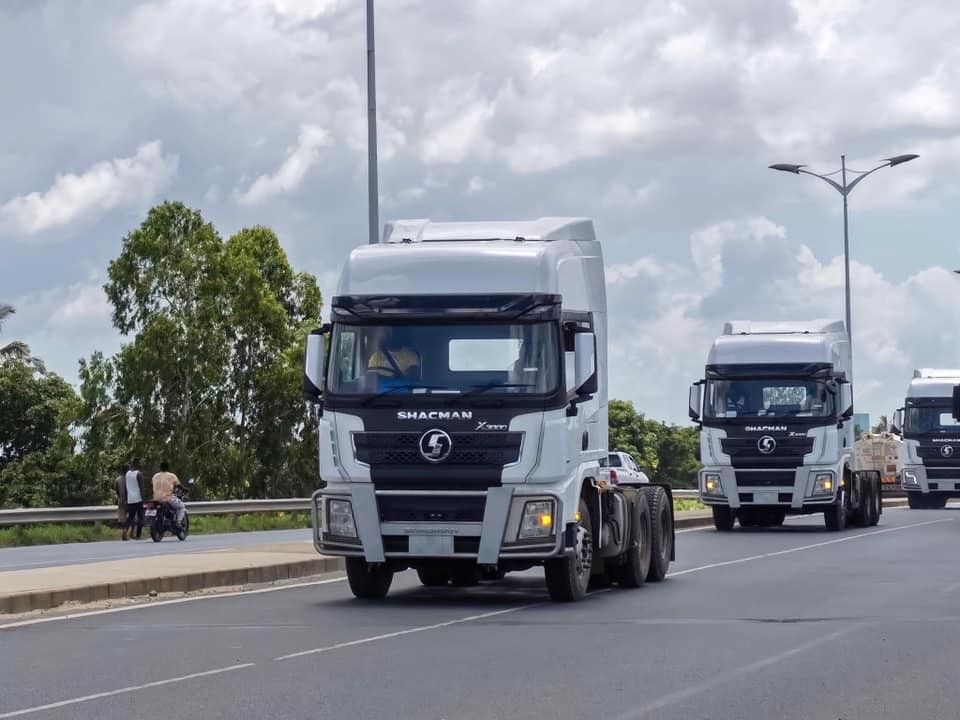 SHACMAN X3000 6X4 testa del trattore 420HP 450HP trattore camion singolo doppio dormiente a destra per la Tanzania