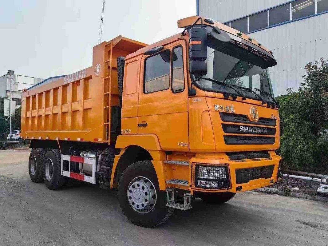 Neon Red Heavy Dump Truck Capacità 20 metri cubi Sistema di attenuazione delle collisioni MAN