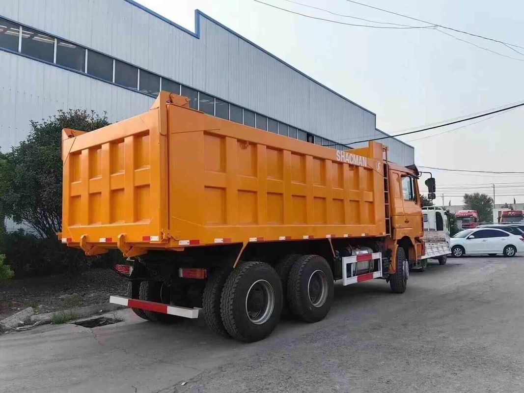 Neon Red Heavy Dump Truck Capacità 20 metri cubi Sistema di attenuazione delle collisioni MAN