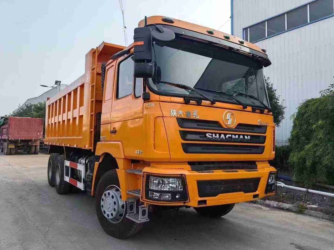 Neon Red Heavy Dump Truck Capacità 20 metri cubi Sistema di attenuazione delle collisioni MAN