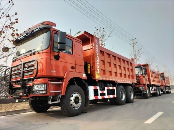 Neon Red Heavy Dump Truck Collision Mitigation System 25T Capacità 6x6 6x4 8x4 Drive Tipo 12 Ruote 1800 3200 1350mm Ruota