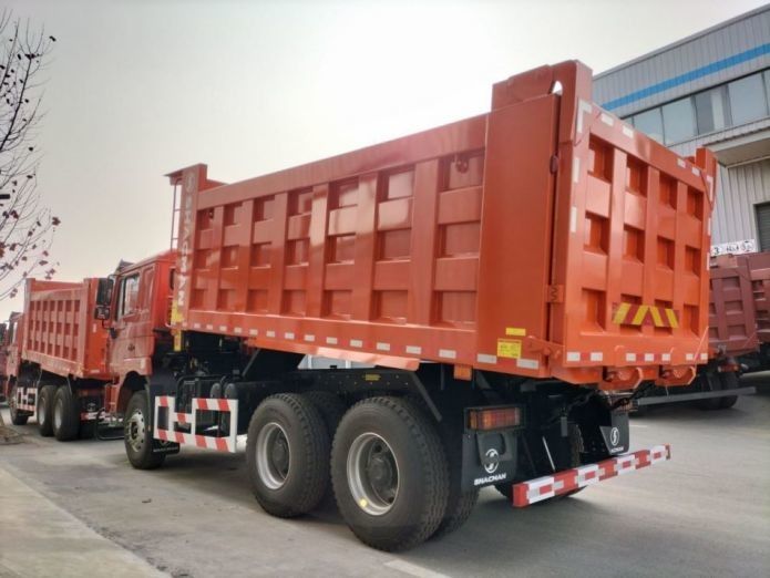 Neon Red Dump Truck 25 tonnellate Capacità 20 metri cubi Corpo di scarico MAN Asse Diesel