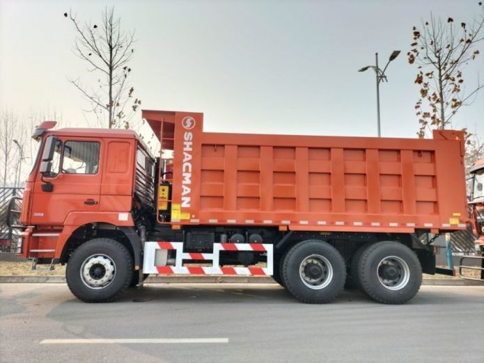 Neon Red Dump Truck 25 tonnellate Capacità 20 metri cubi Corpo di scarico MAN Asse Diesel