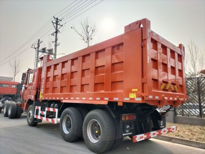Neon Red Dump Truck 25 tonnellate Capacità 20 metri cubi Corpo di scarico MAN Asse Diesel