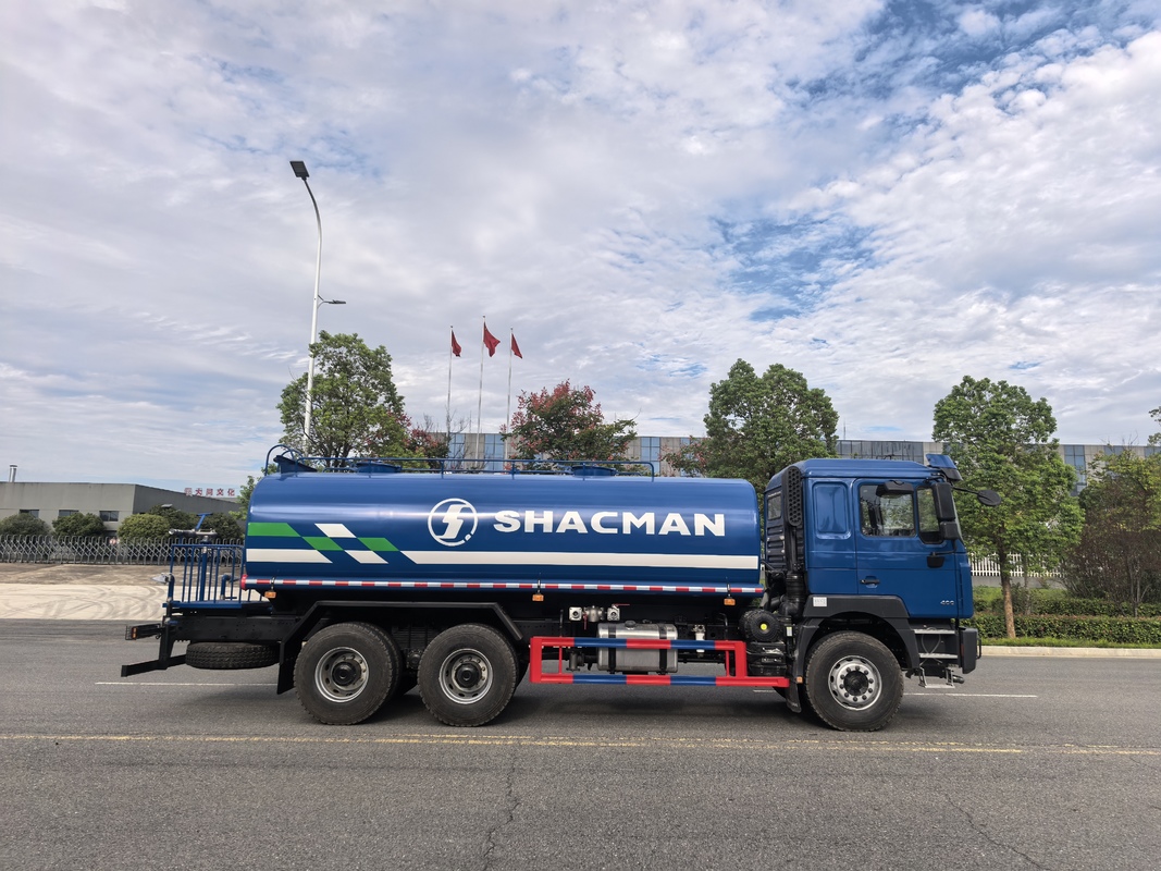 SHACMAN F3000 6x4 Water Tank Truck with 220kW Power 1240 N*M Torque and 9.726L Displacement